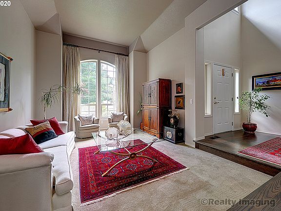 4th image of 770 Nicole Dr