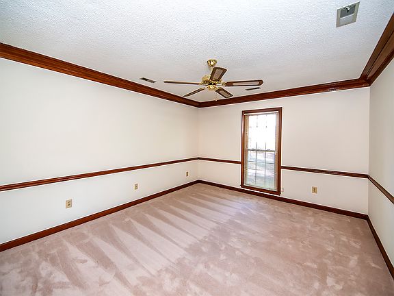 4th image of 4307 Woodglen Ln