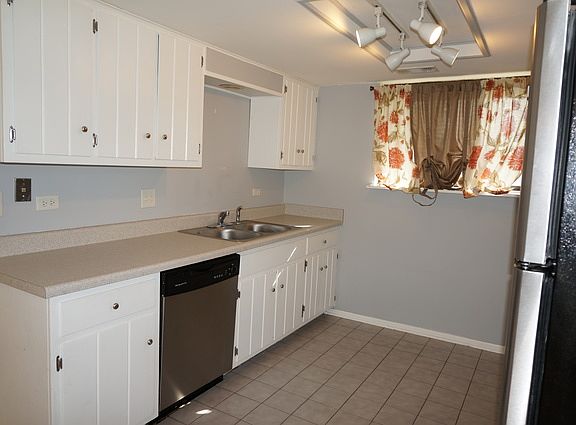5th image of 1918 Heatherway Ln Unit 31
