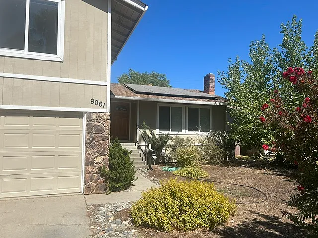 4 bed, 1834 sqft, $2,400 — Photo 2