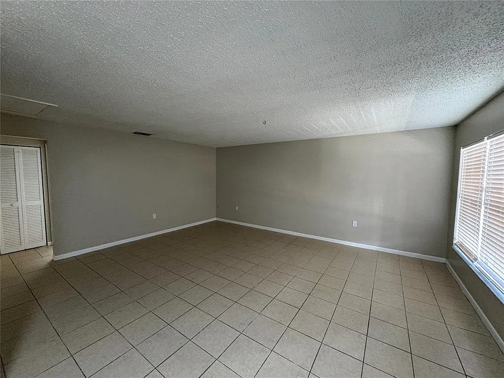 2 bed, 2.0 bath, 976 sqft, $1,495 — Photo 3