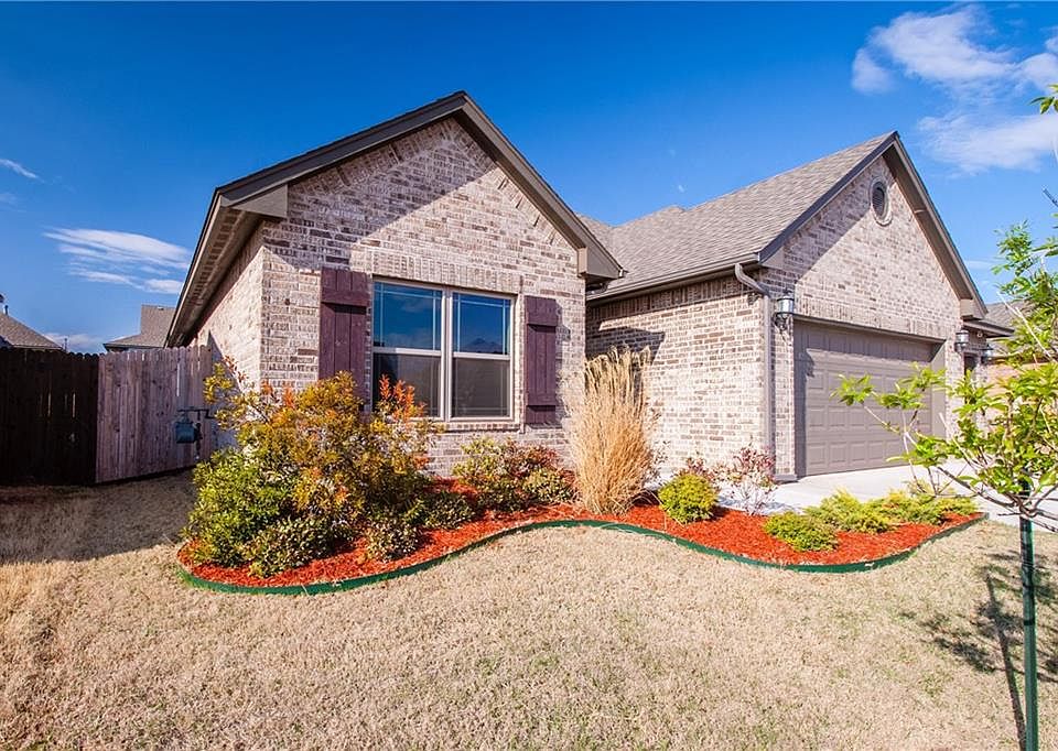 1st image of 8425 NW 141st Cir