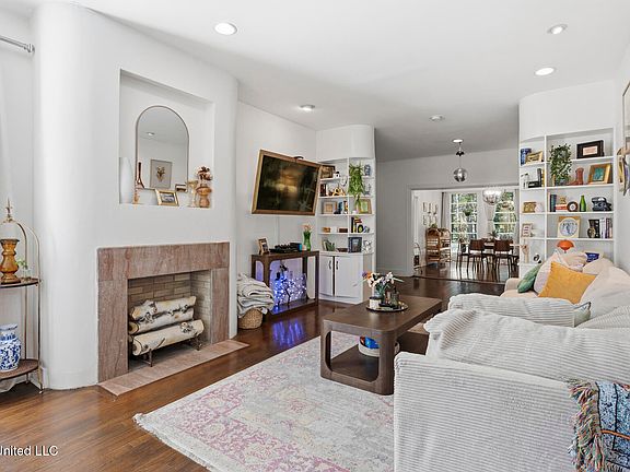 4th image of 4023 Robin Dr
