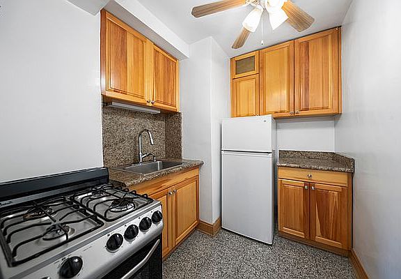 4th image of 60 9th Ave APT 642