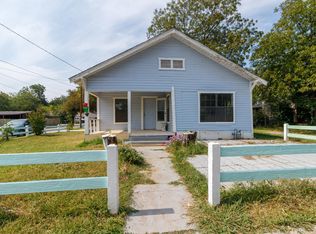 901 N Robinson St, Cleburne, TX 76031