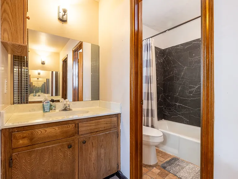 2202 Oxford Blvd — Photo 17