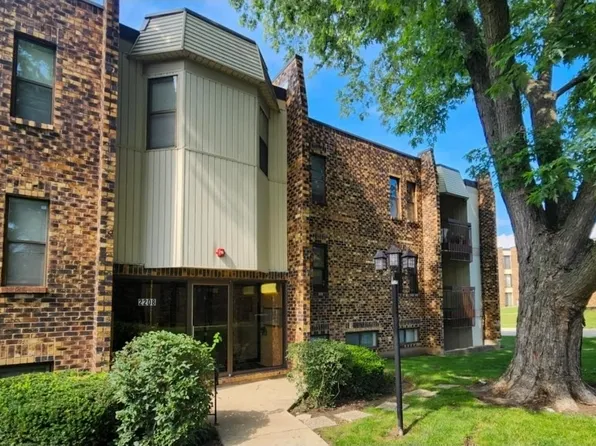 2208 Country Club Dr #22, Woodridge, IL 60517