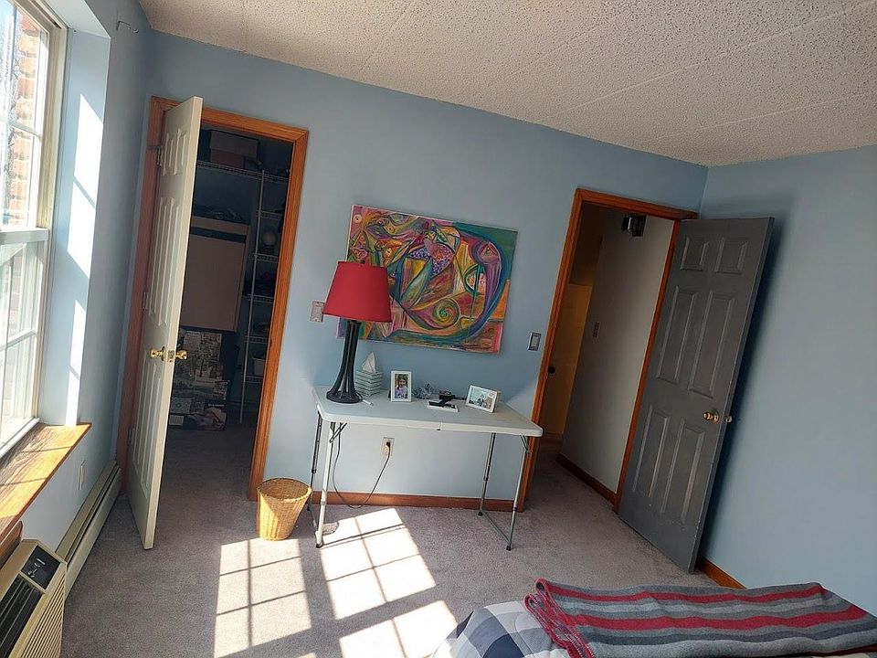 Bedroom toward bedroom closet