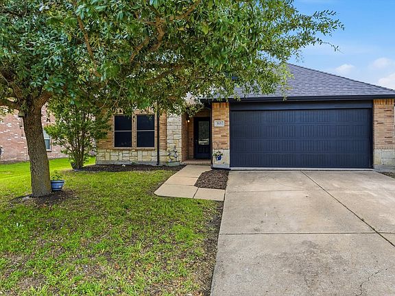 3rd image of 515 Laurel Ln
