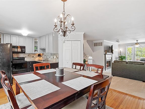 3rd image of 1621 Whispering Creek Dr