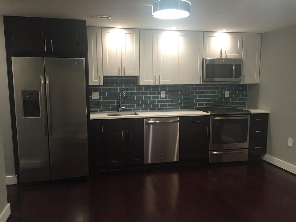 Kitchen (front view)