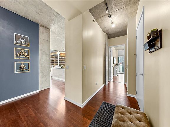 2nd image of 600 N Fairbanks Ct Unit 3301