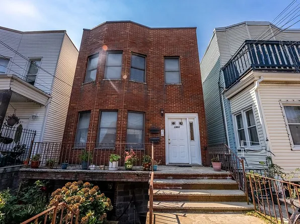 1901 Holland Ave, Bronx, NY 10462