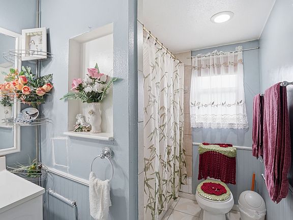 5th image of 2546 W Rochelle Rd