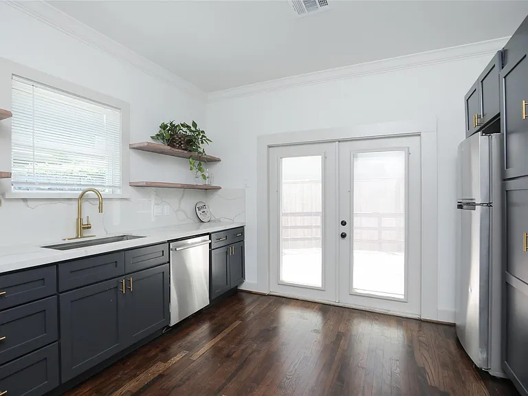 1244 W 21st St — Photo 20