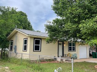 215 W 2nd St, Burkburnett, TX 76354