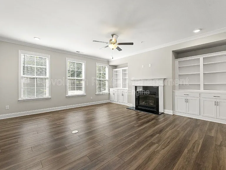 105 W Dixie Ave SE — Photo 6