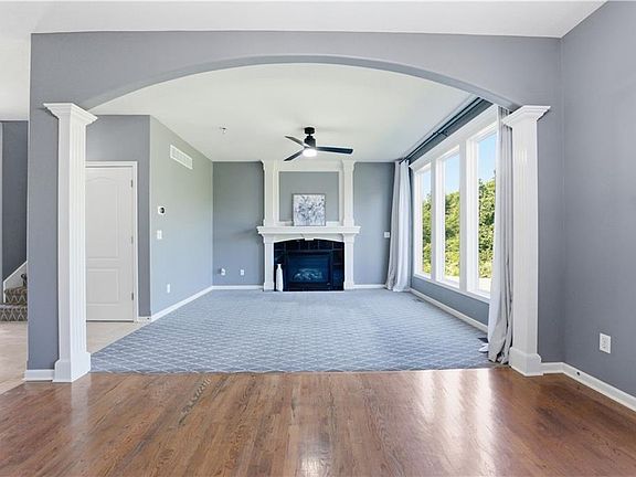 5th image of 541 NW Fox Hollow Ln