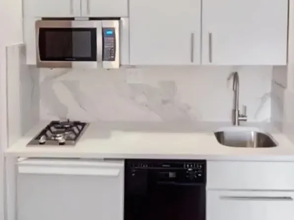 210 East 21st Street image 4 of 9