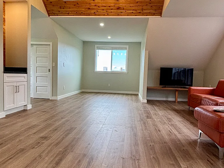 3265 N Interstate Ave #TOP — Photo 7