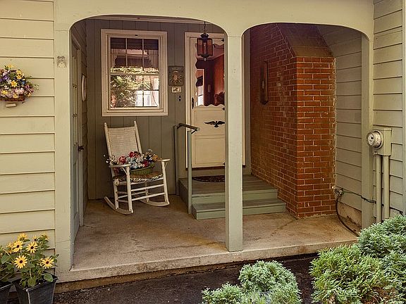 Entryway to Breezeway