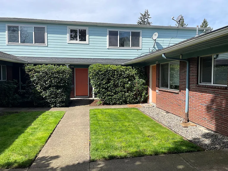 5509 NE 29th Ave — Photo 2