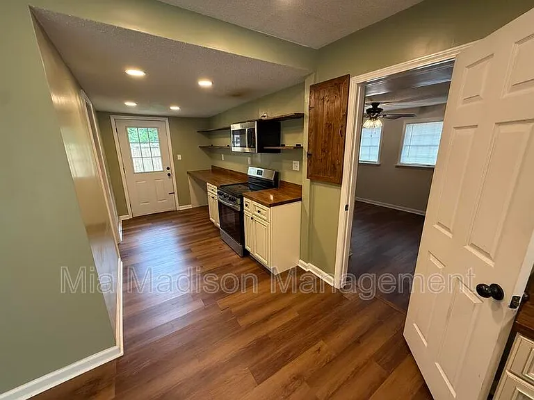 2233 E Derenne Ave — Photo 6