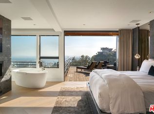 6918 Oporto Dr, Los Angeles, CA 90068