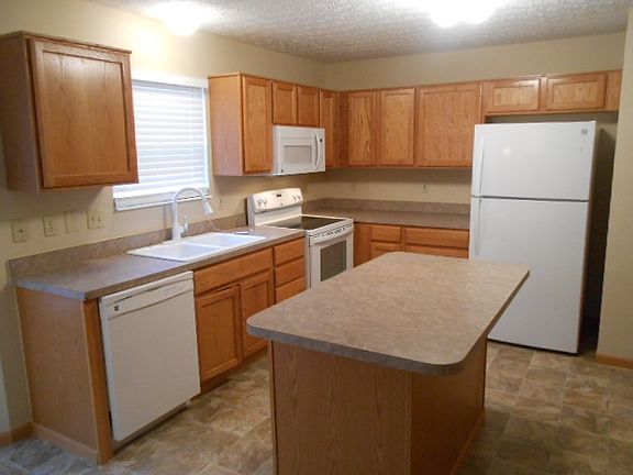 4th image of 454 Greenhill Dr