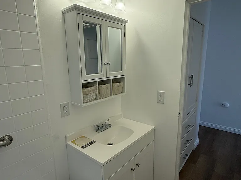 Bathroom vanity