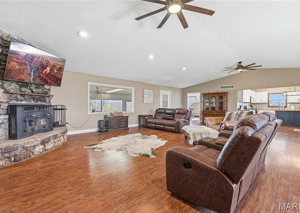 1st image of 282 Reeds Rd