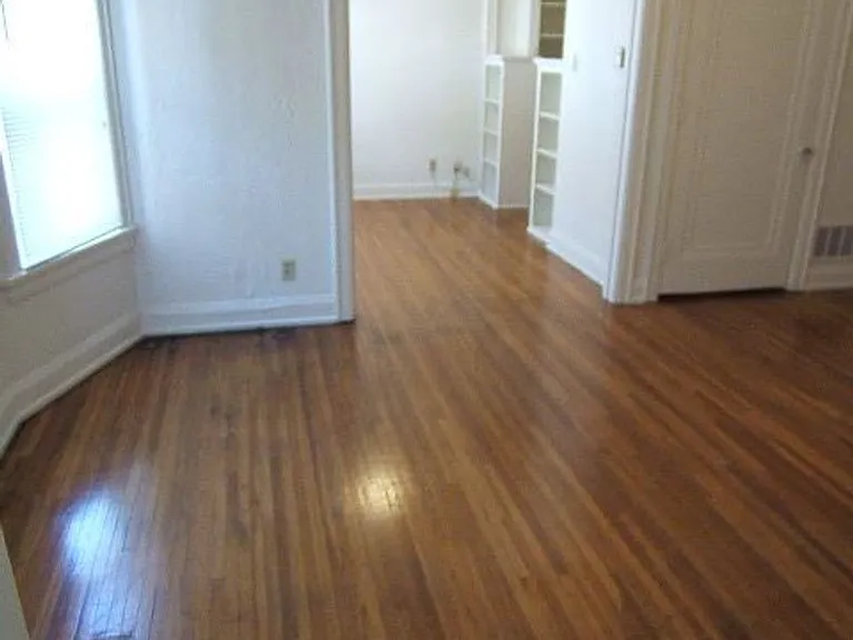 1544 E Broad St — Photo 9
