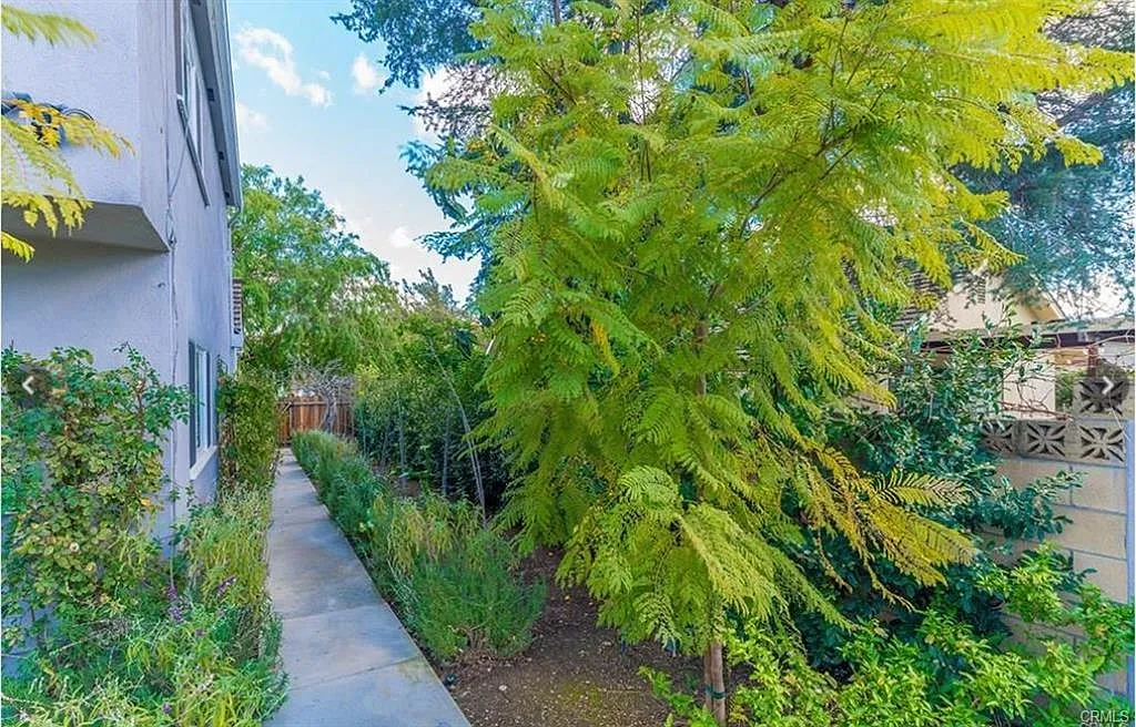 555 Sierra Madre Blvd — Photo 4