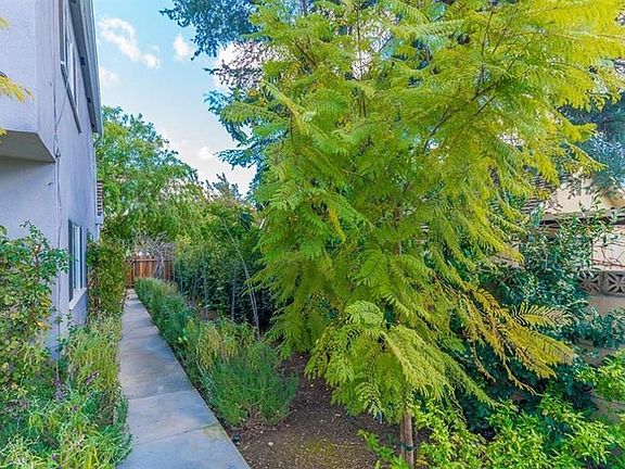 4th image of 555 Sierra Madre Blvd