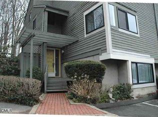 245 Sunrise Hill Rd, Norwalk, CT 06851