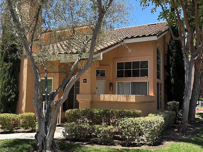 91 Nightingale Dr — Photo 1
