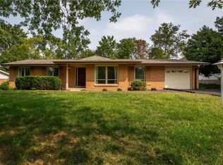 12137 Mirror Lake Dr, Saint Louis, MO