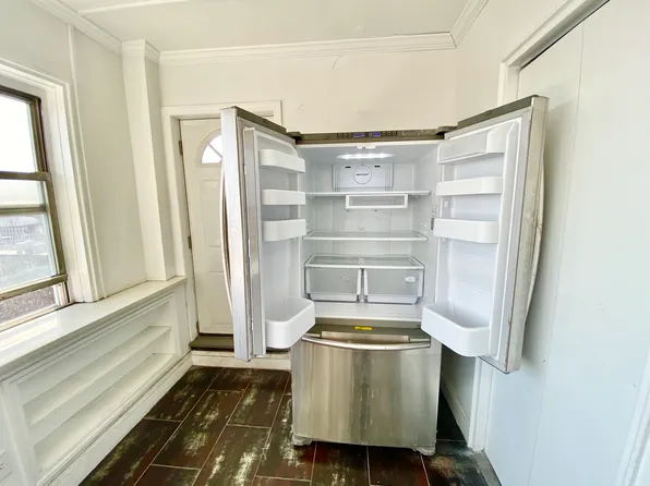 3131 Grand Concourse image 8 of 33