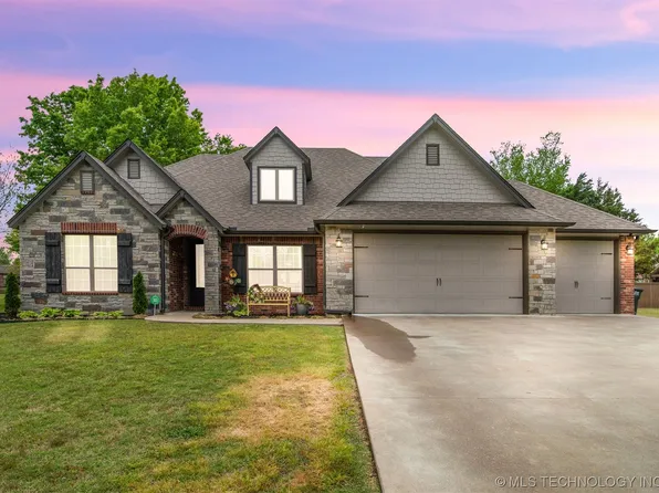 18 Woodcreek Ln, Pryor, OK 74361