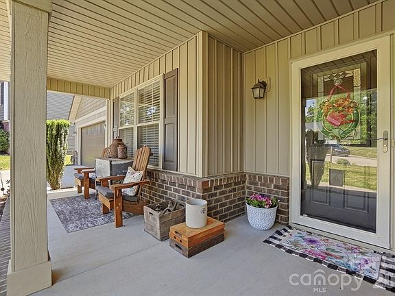 2nd image of 646 Marigold Dr