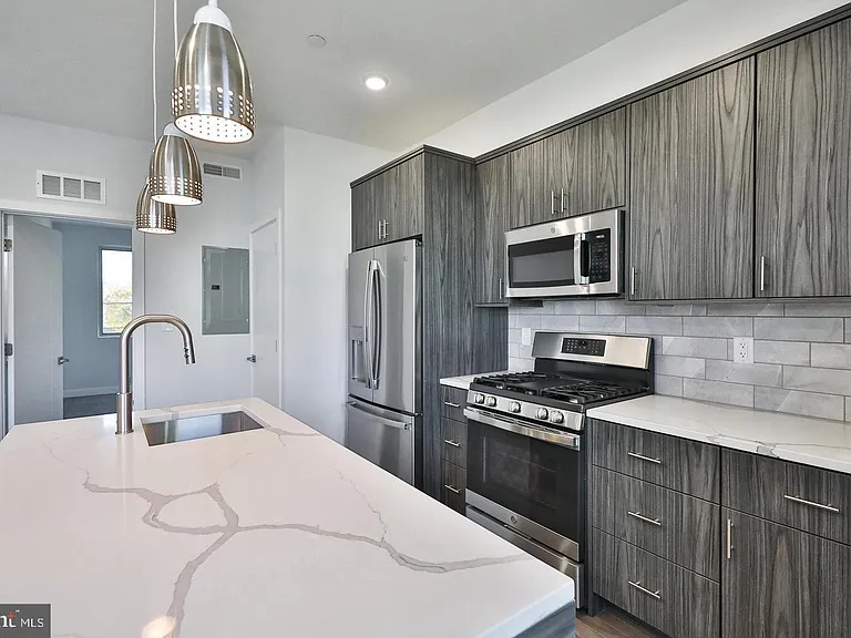 1939 N Darien St #2 — Photo 5