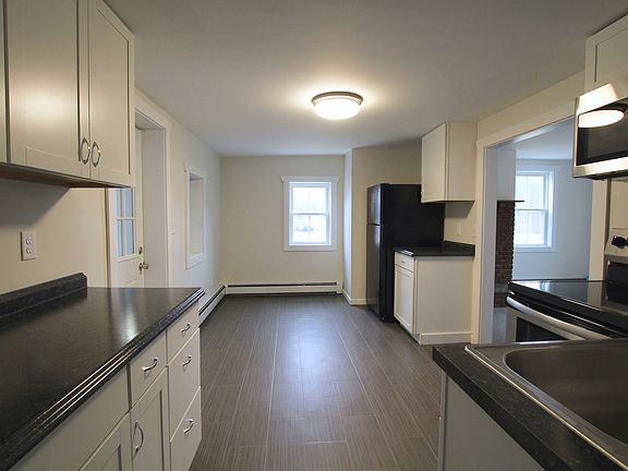 4th image of 126 Maxwell Ln #1