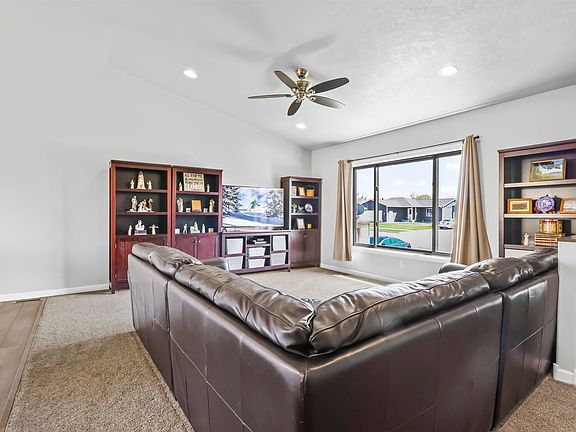 2nd image of 204 Cole Dr