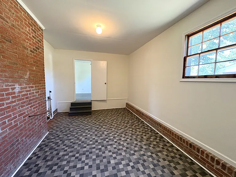 216 Lakeland Dr — Photo 5