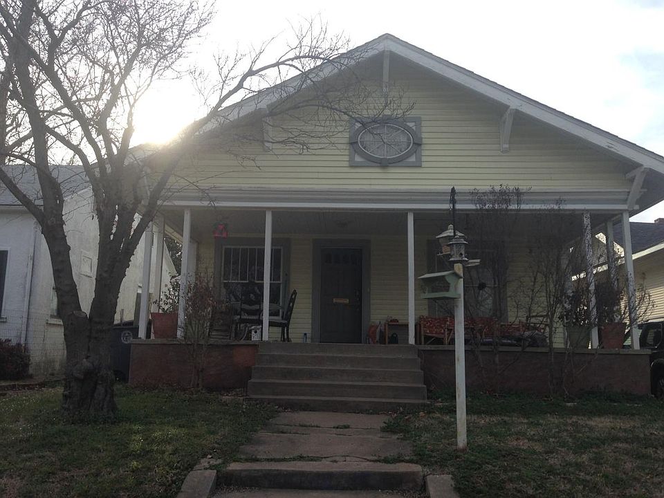 Nice big front porch!
