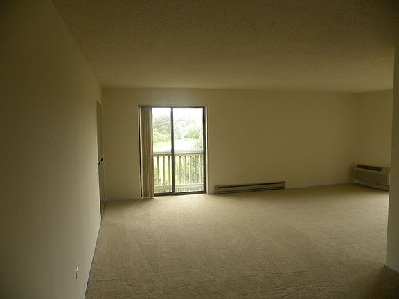 3rd image of 1600 Wedgewood Dr APT 412
