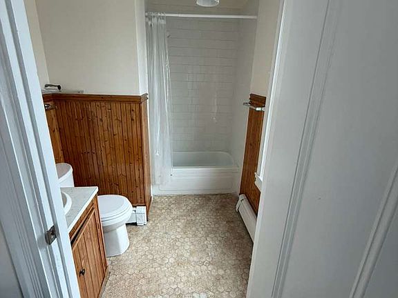 5th image of 258 Chestnut St APT 1