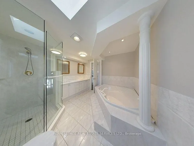 141 Castle Cres — Photo 28