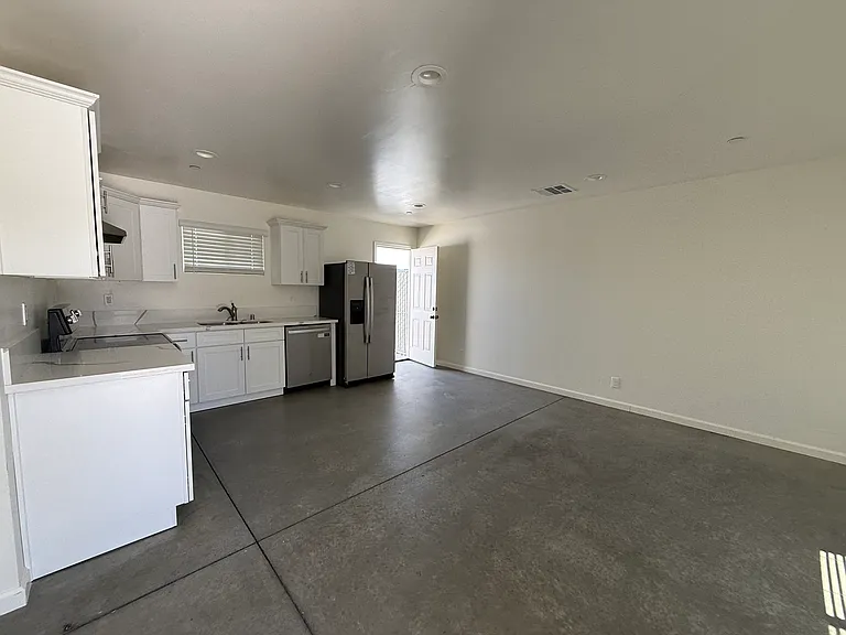 328 W Robertson Ave #A — Photo 3
