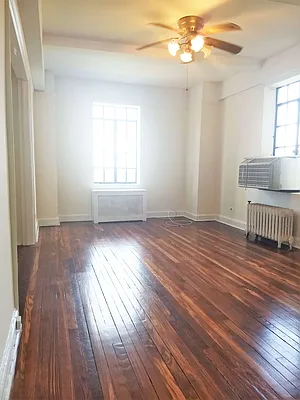 Rented by Segallis Real Estate | media 26